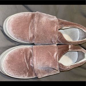 Light pink designer sneaker